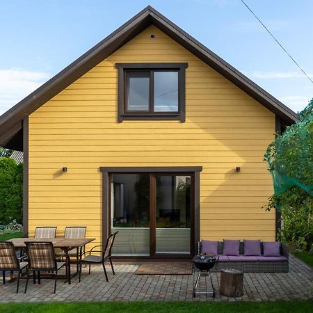 Cosy Family Guesthouse With Sauna And Garden Курессааре Екстер'єр фото