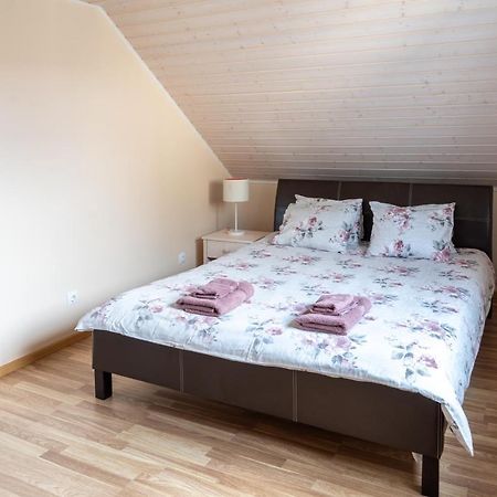 Cosy Family Guesthouse With Sauna And Garden Курессааре Екстер'єр фото