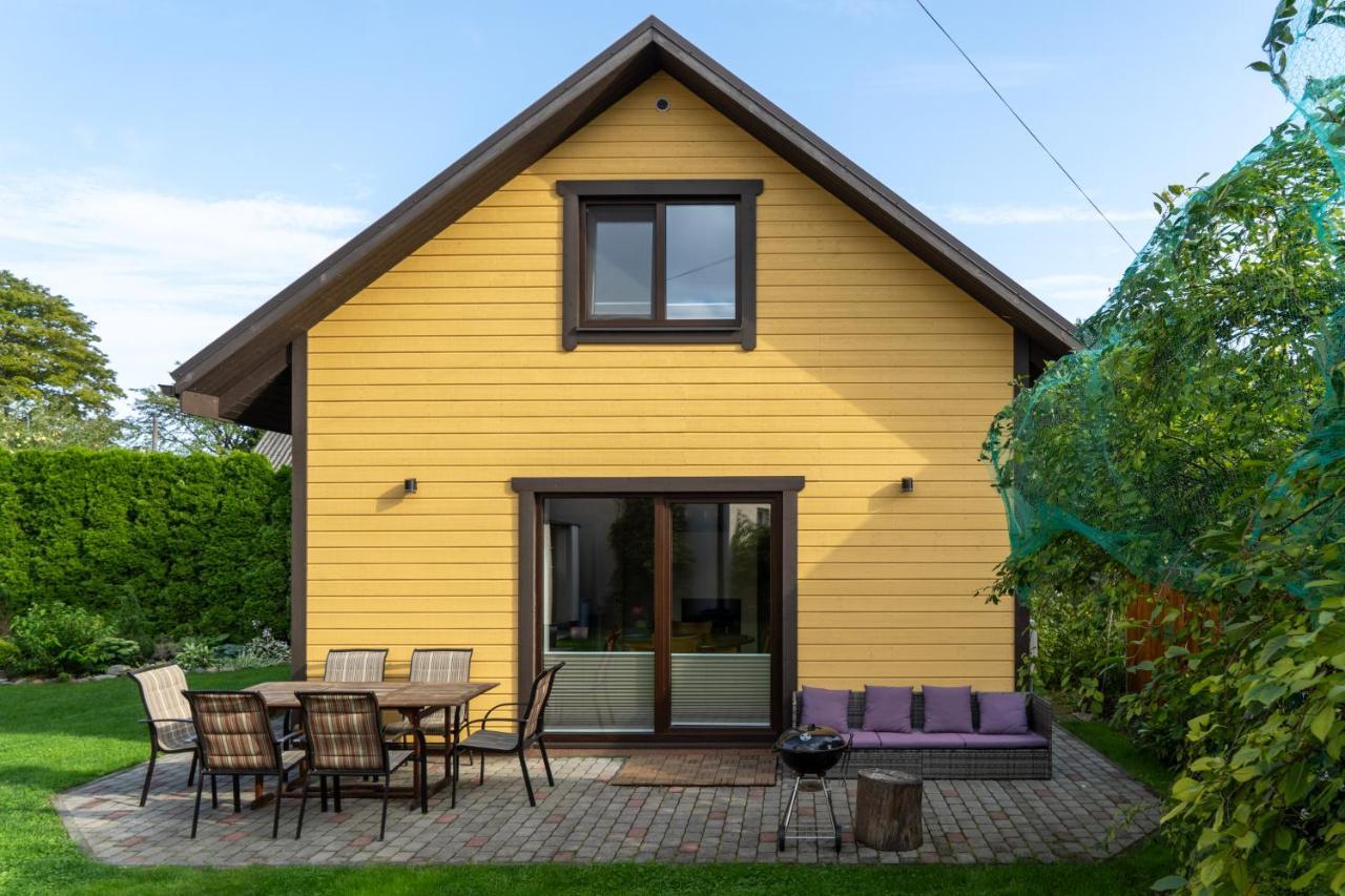 Cosy Family Guesthouse With Sauna And Garden Курессааре Екстер'єр фото